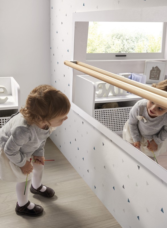 Espejo Montessori blanco con barra seguridad para bebé