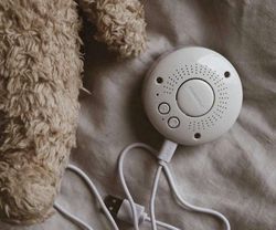 Peluche luz-sonido Oso organico Monnie Capuccino